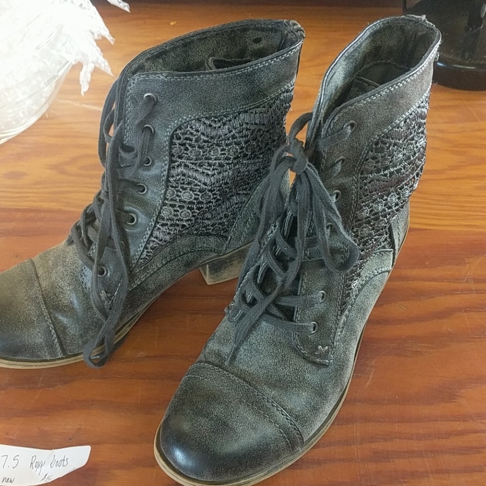 Roxy Boots
